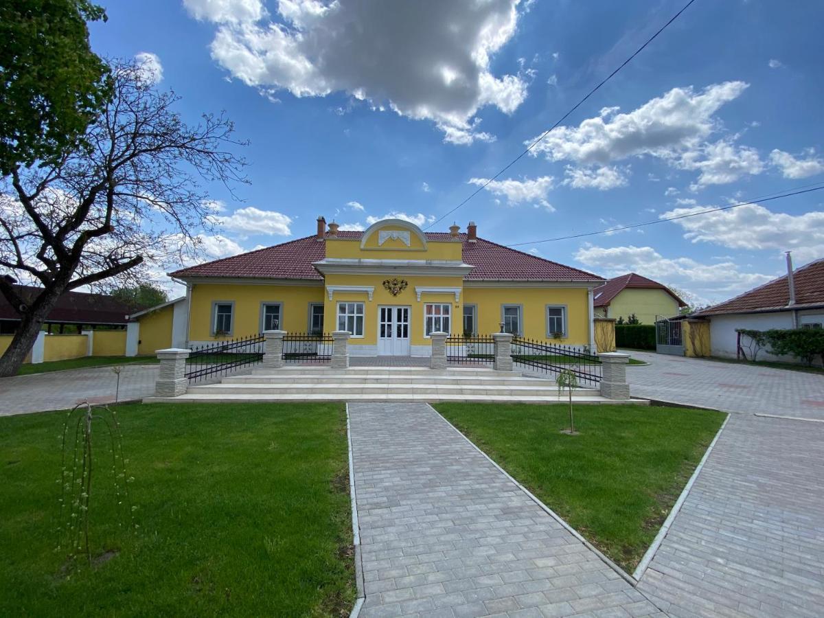 Kuria Vendeghaz Hotell Poroszló Exteriör bild