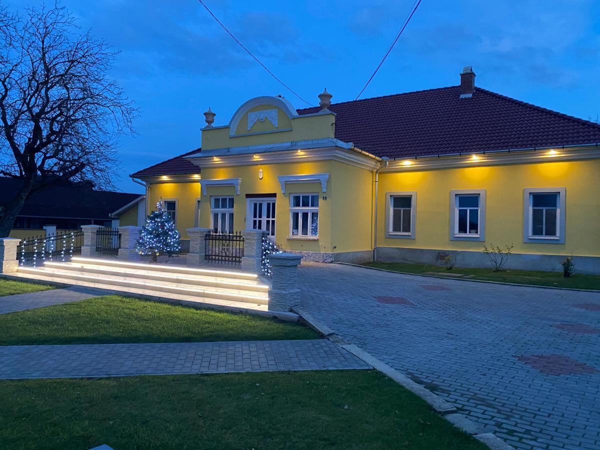 Kuria Vendeghaz Hotell Poroszló Exteriör bild