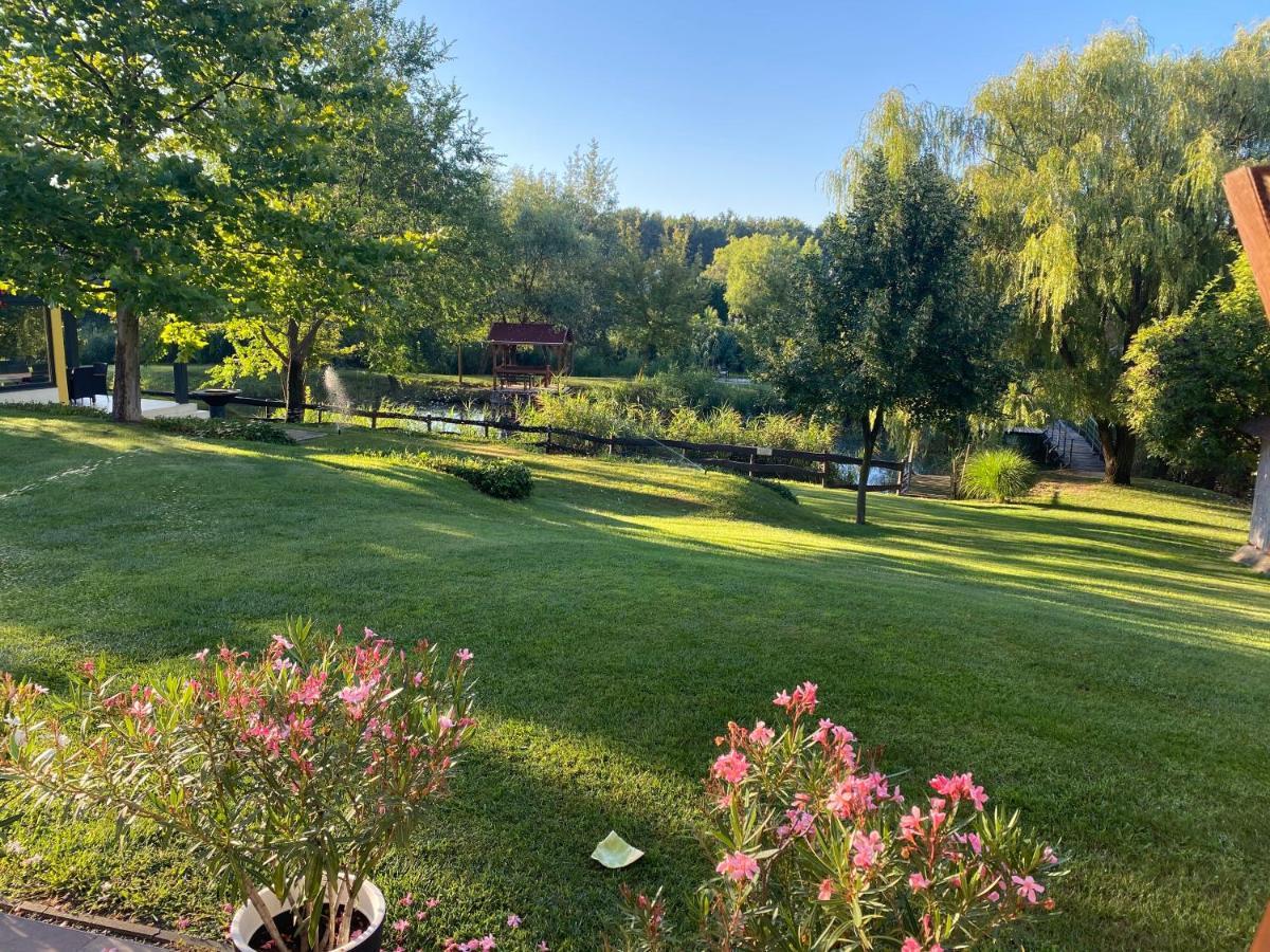 Kuria Vendeghaz Hotell Poroszló Exteriör bild
