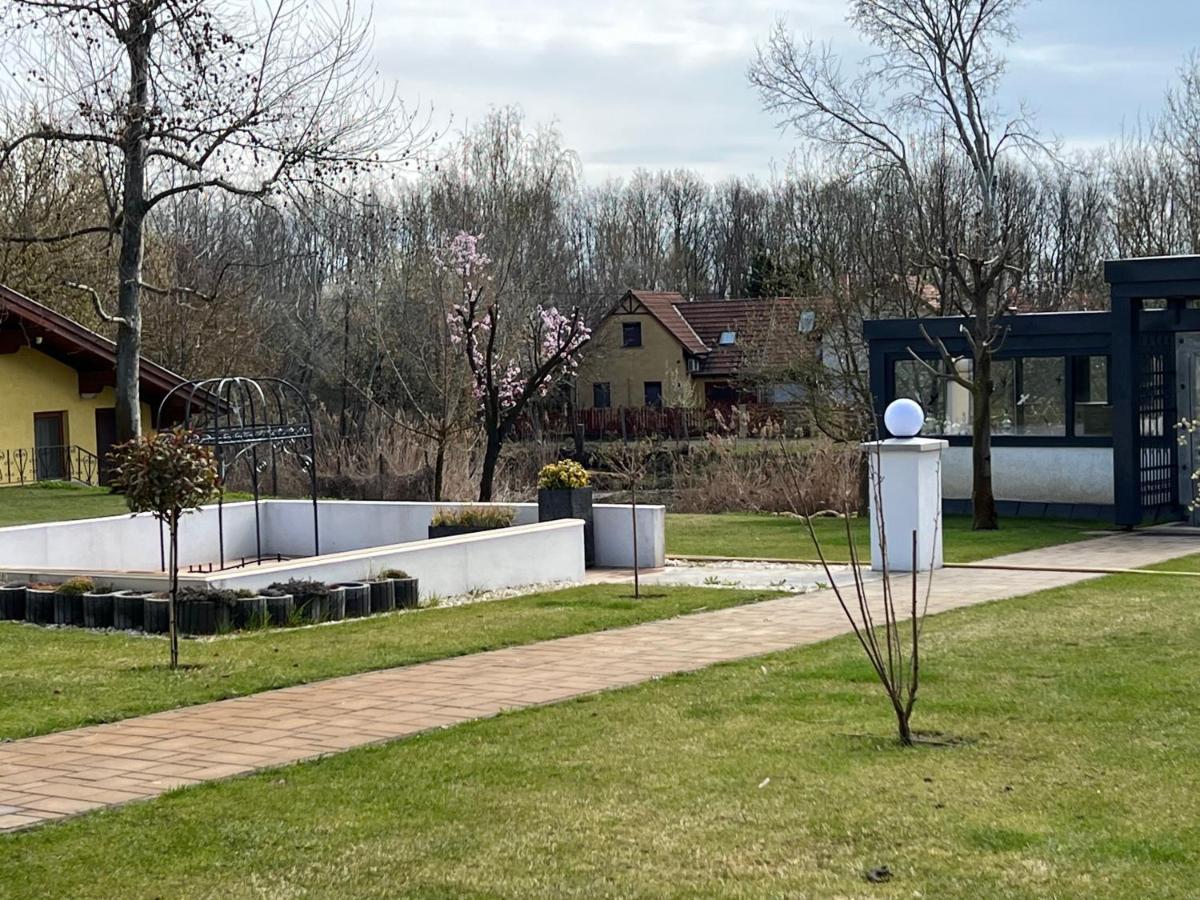 Kuria Vendeghaz Hotell Poroszló Exteriör bild